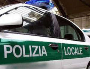 polizia-locale_valseriana news_si auto ferisce senegalese